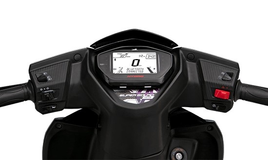 TVS Ntorq 125 Super Soldier Edition 2025 का डिजिटल स्पीडोमीटर कंसोल और ब्लूटूथ कनेक्टेड डिस्प्ले